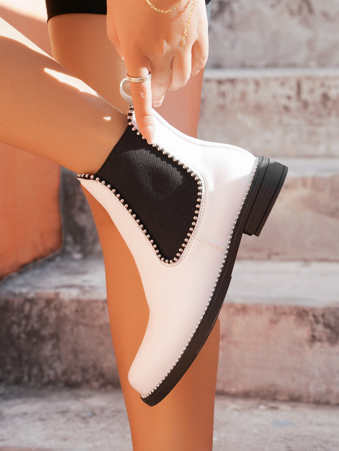 En Bloom | Trim Studded Chelsea Boots