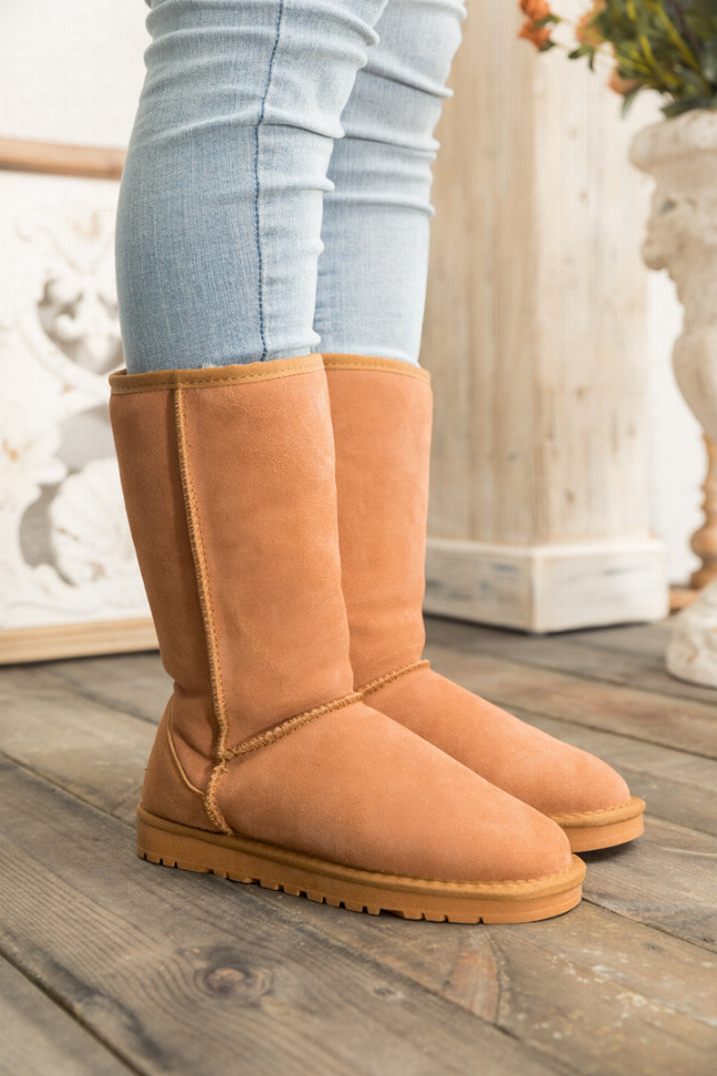 Smaibulun Ugg | Signature Faux Fur-Lined Suede Boot