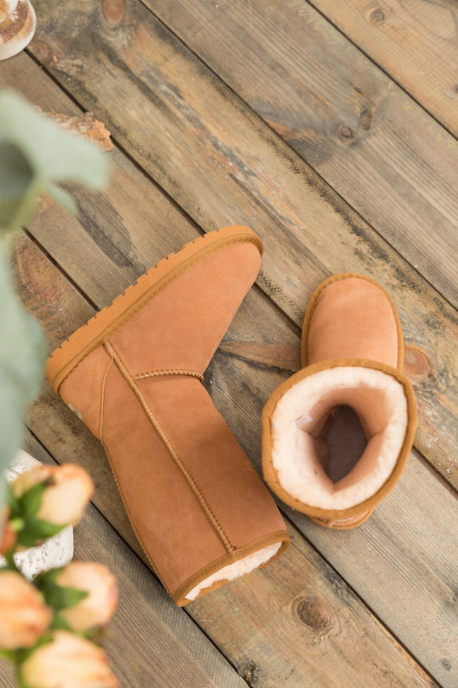 Smaibulun Ugg | Signature Faux Fur-Lined Suede Boot
