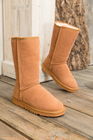 Smaibulun Ugg | Signature Faux Fur-Lined Suede Boot