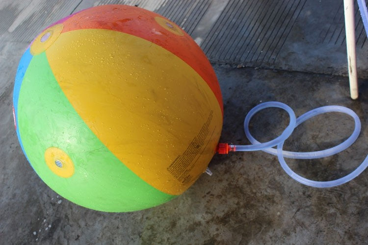 Beach ball sprinkler